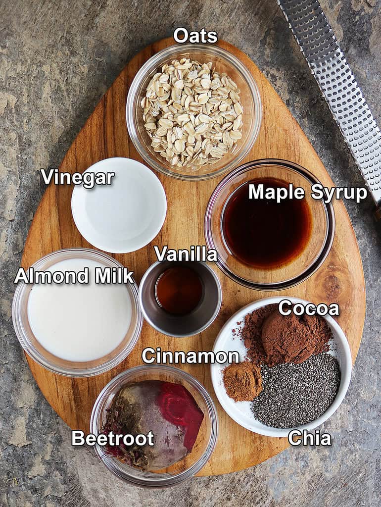 9 Ingredients needed to make red velvet overnight oats.