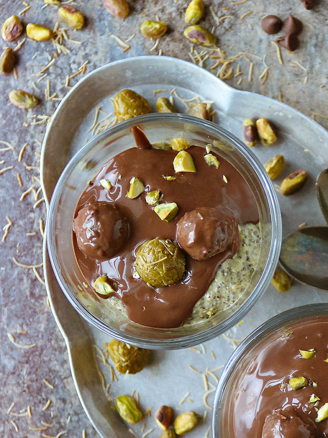 Pistachio Chocolate chia pudding AKA Dubai chocolate chia pudding.