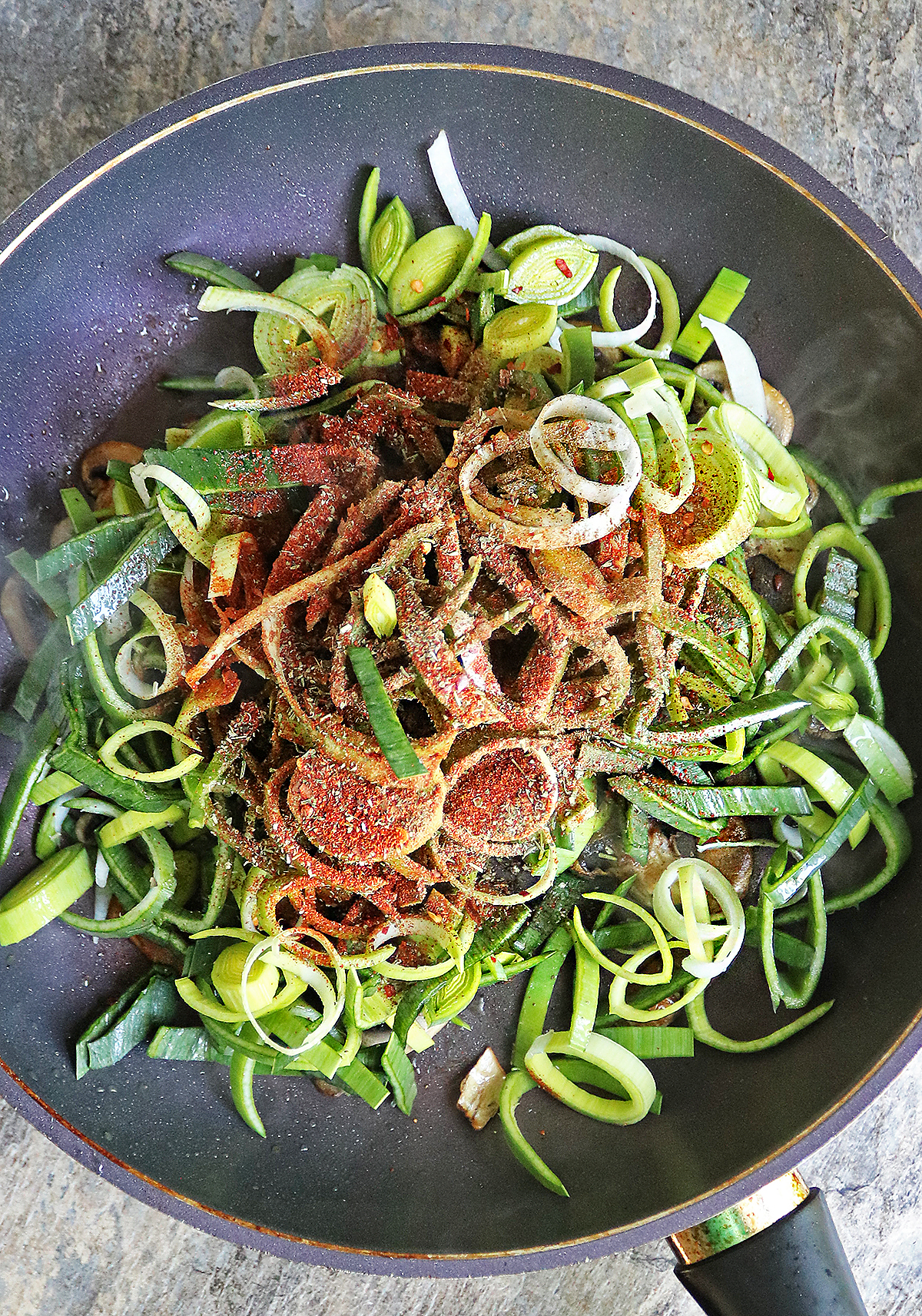 Adding spices and leeks to mushrooms Mushrooms in oil