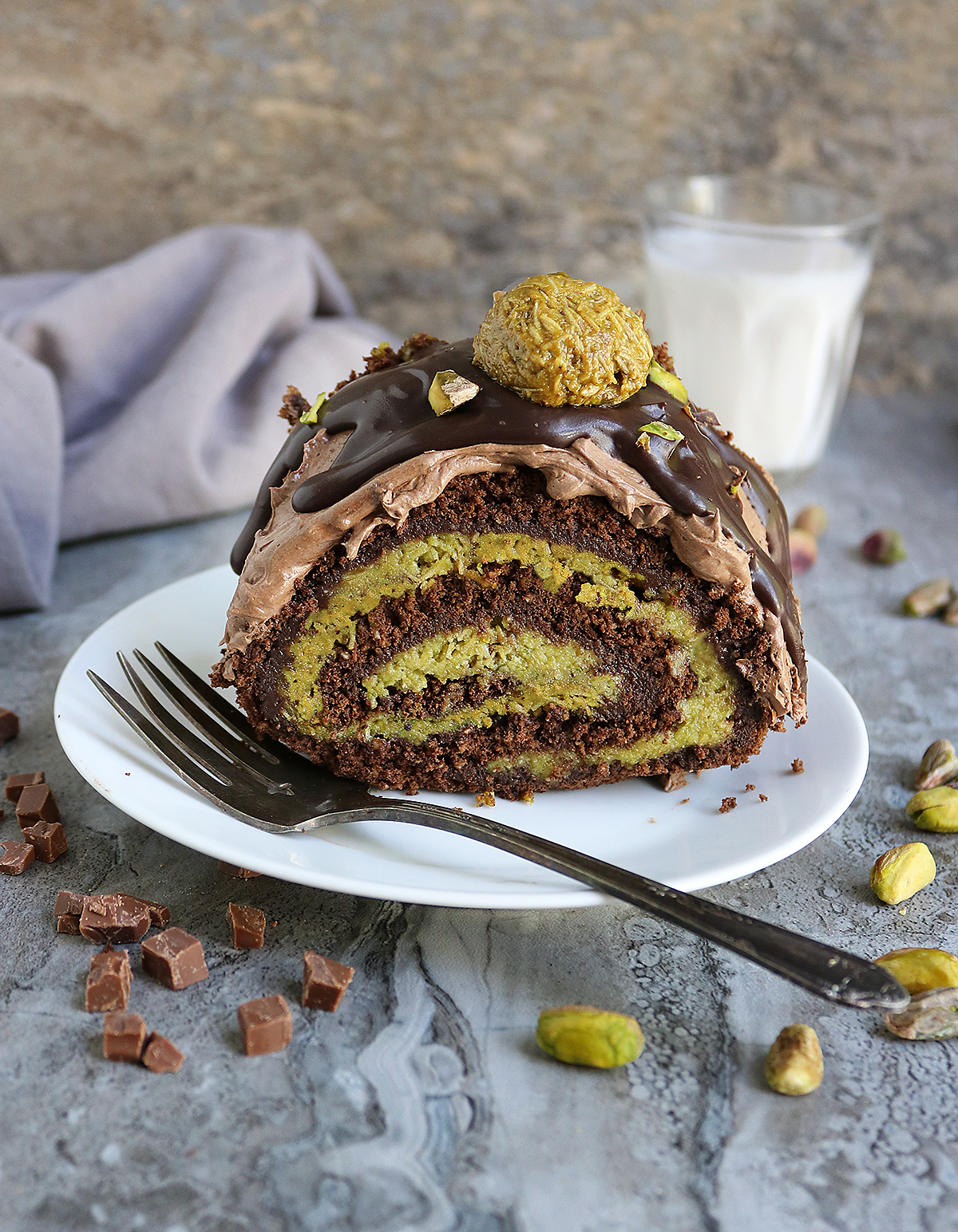 The end slice of Dubai Chocolate Roll Cake