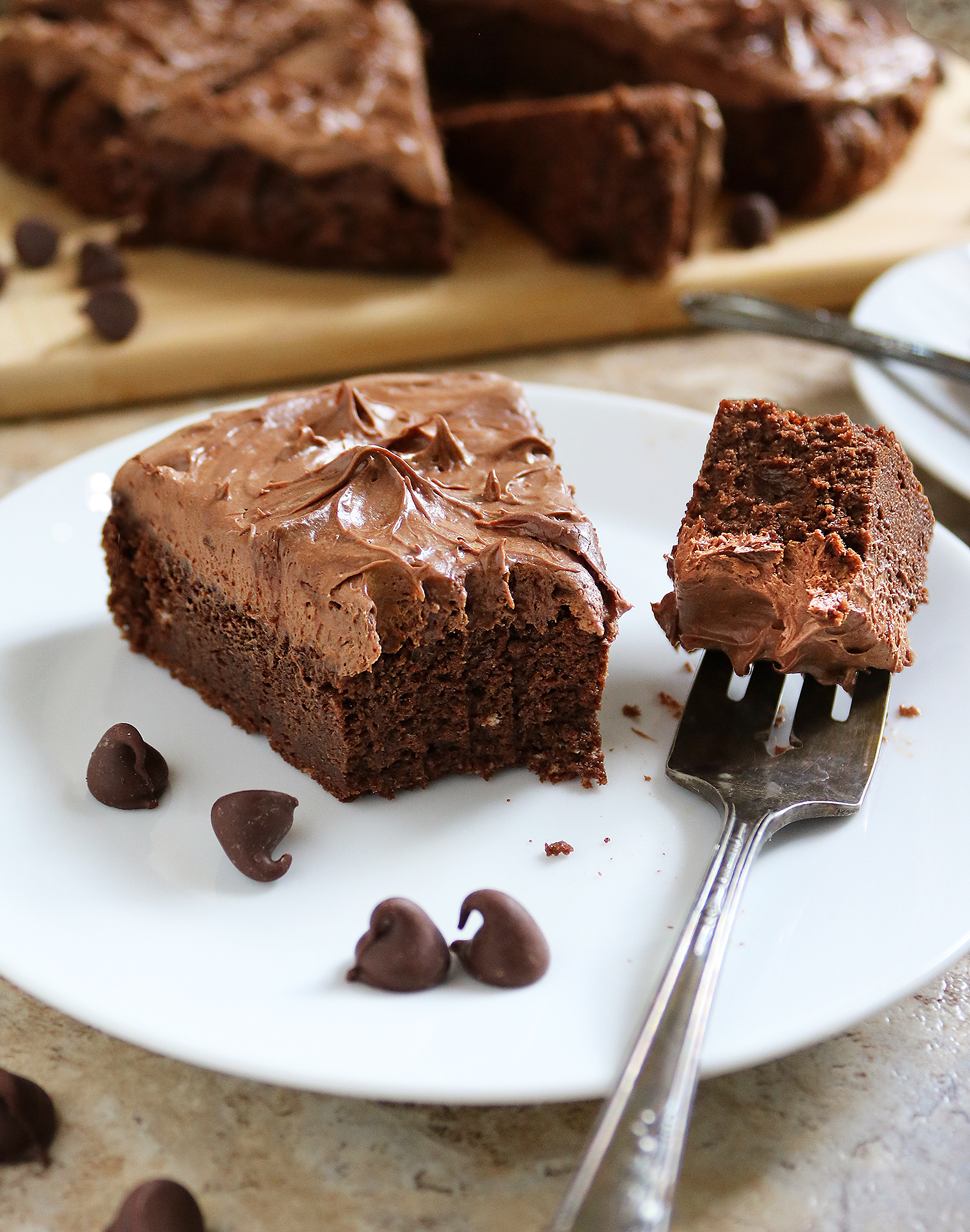 Delicious 2-ingredient chocolate cake