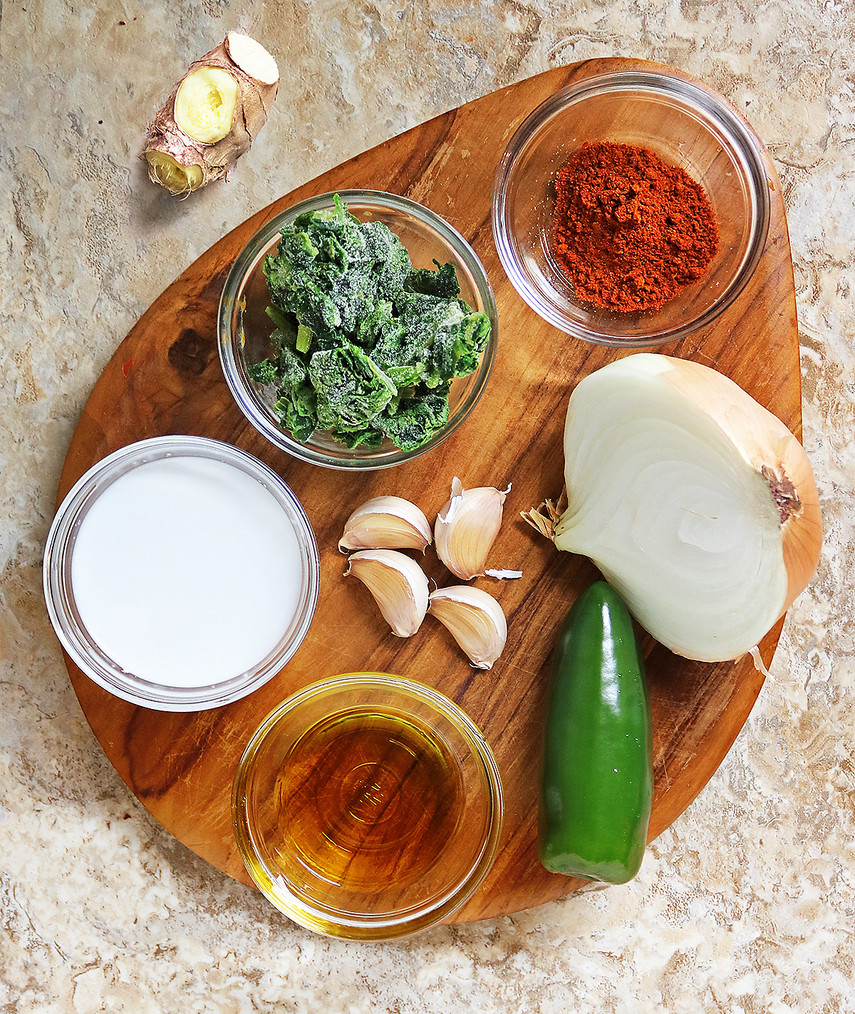7 Ingredients to make creamed spinach