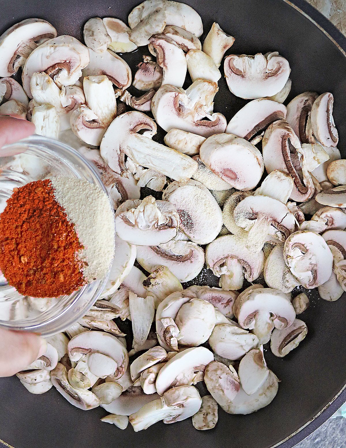 Adding spices to the mushrooms