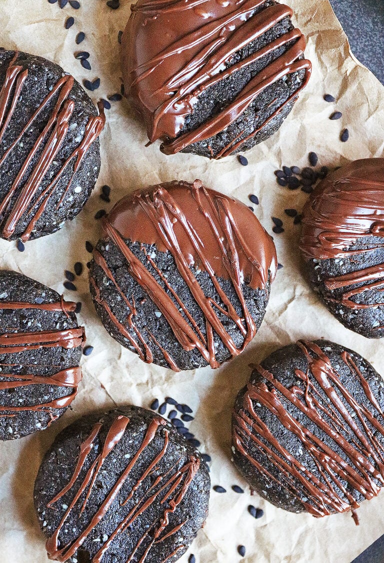 Easy no-bake black sesame cookies recipe with dates and chocolate