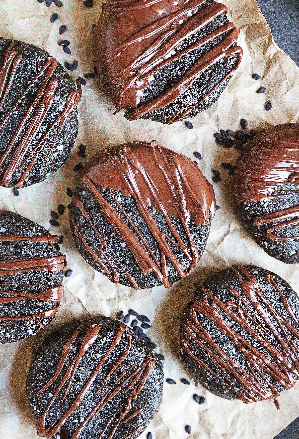 Easy no-bake black sesame cookies recipe with dates and chocolate