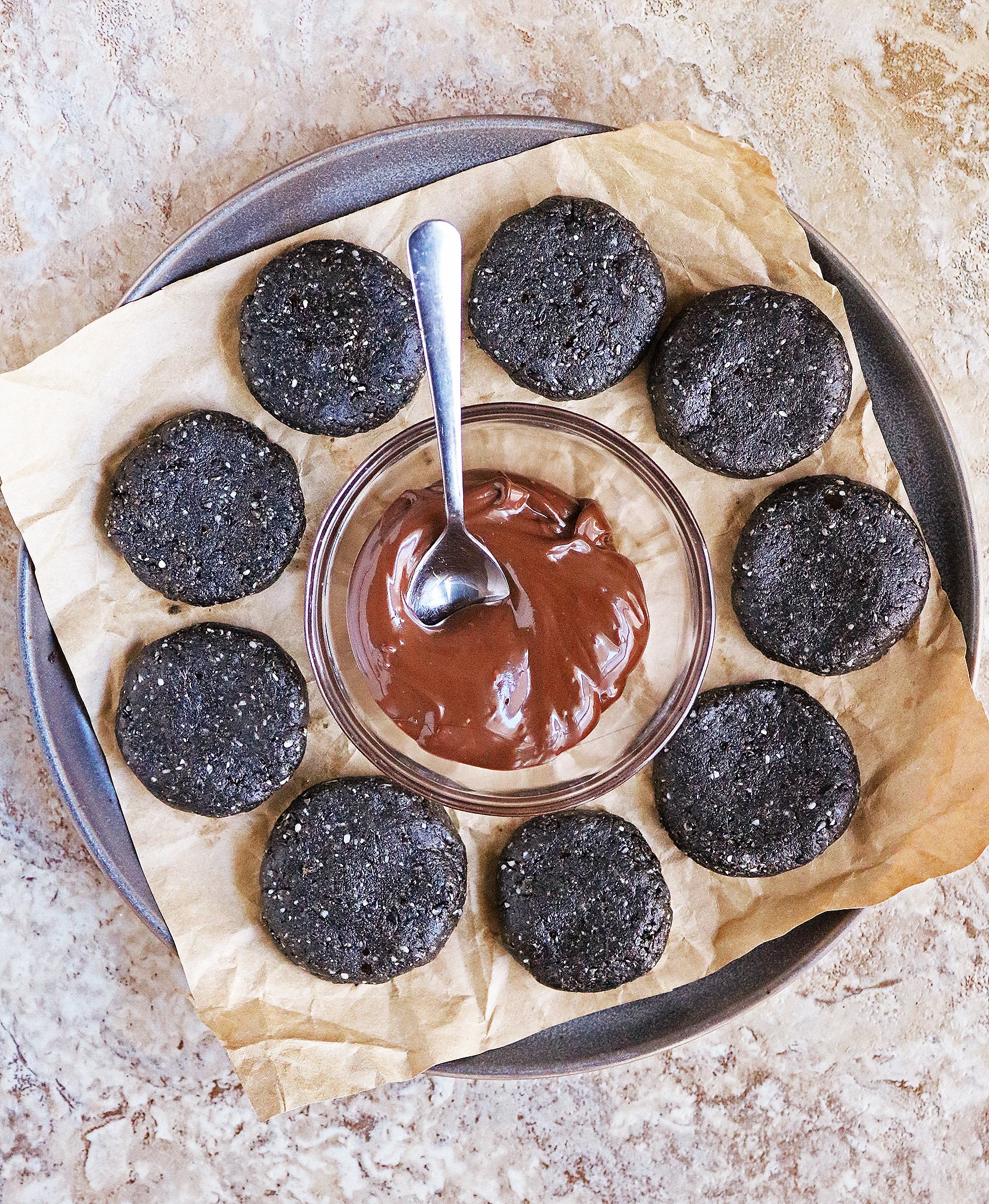 no-bake black sesame cookies with dates and chocolate