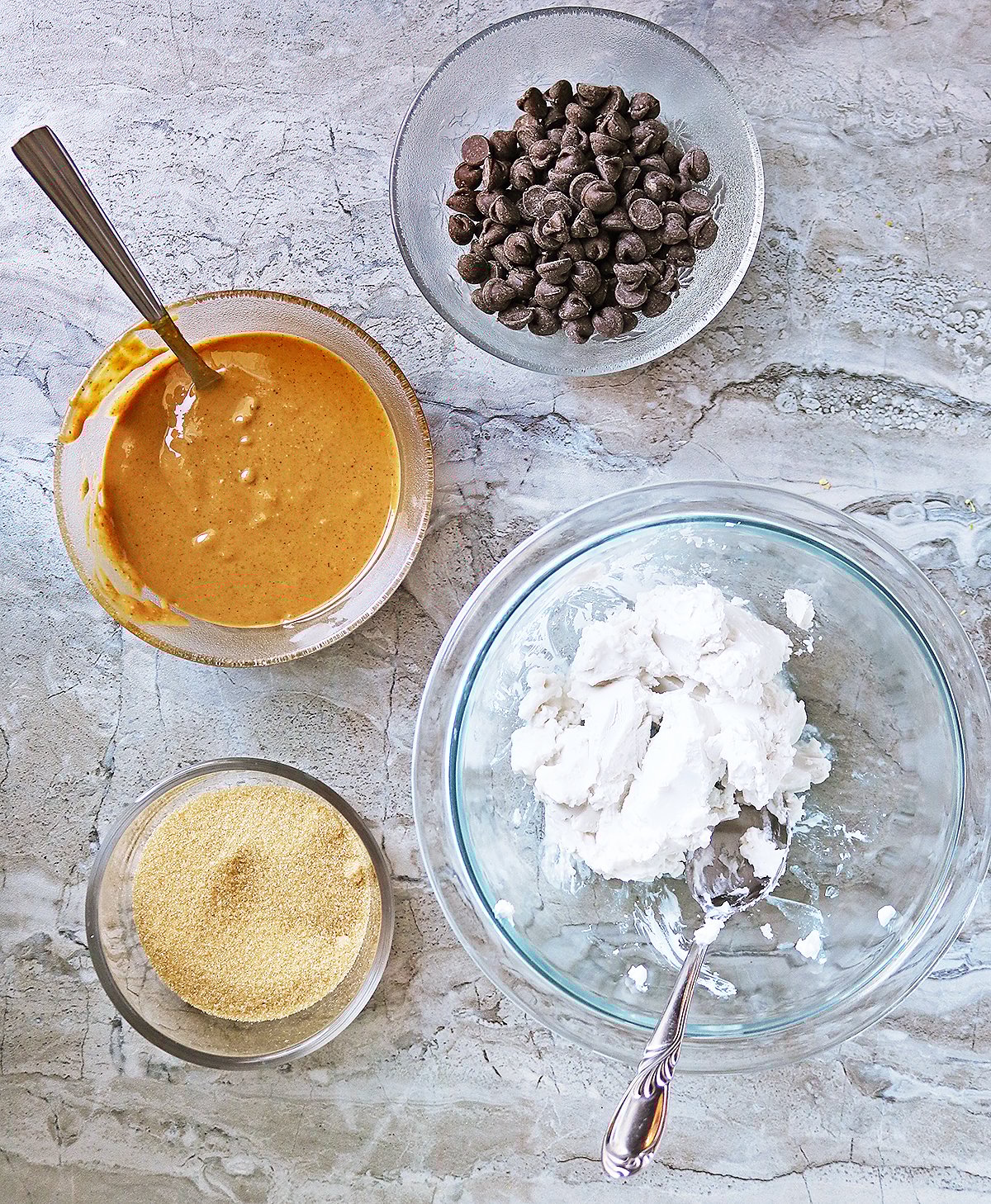 4 INGREDIENTS NEEDED TO MAKE DAIRY-FREE PB CHOC FUDGE