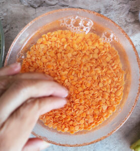 Washing the lentils until the water is clear