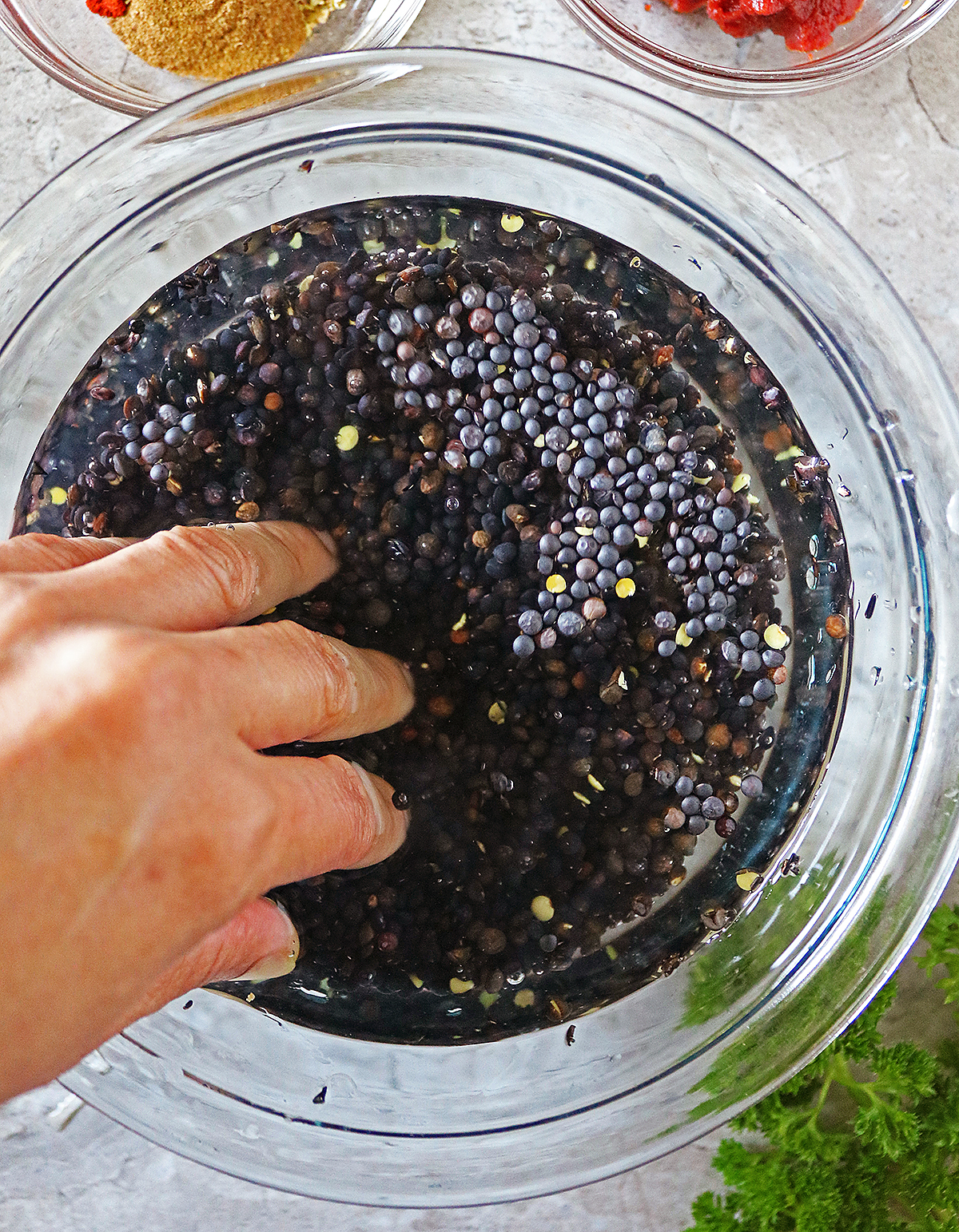 washing black lentils before cooking them
