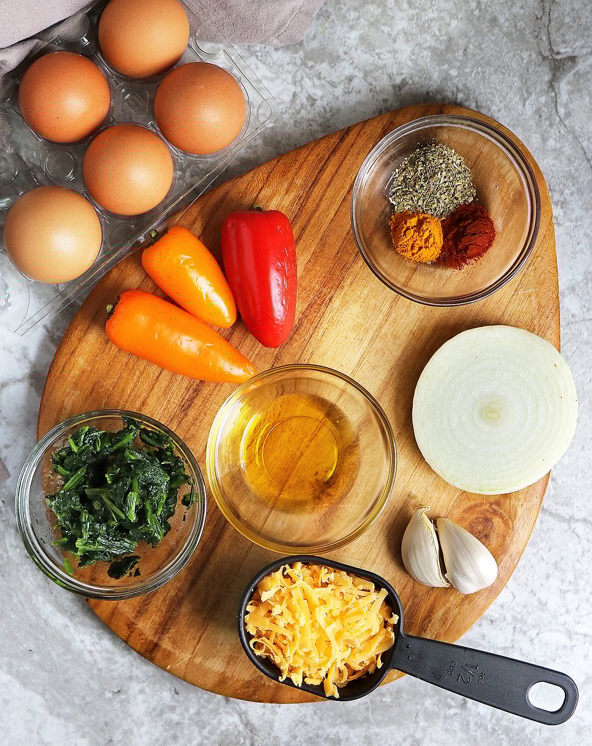 The Ingredients to make turmeric egg bites with peppers and spinach