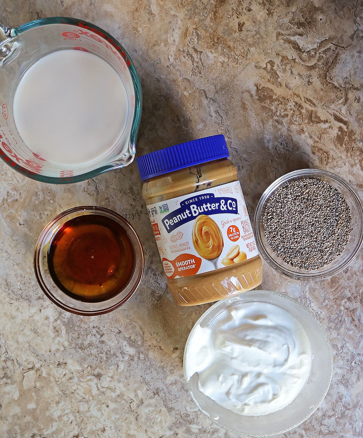 5 ingredients needed to make a refreshing and delicious chia pudding for the warmer months