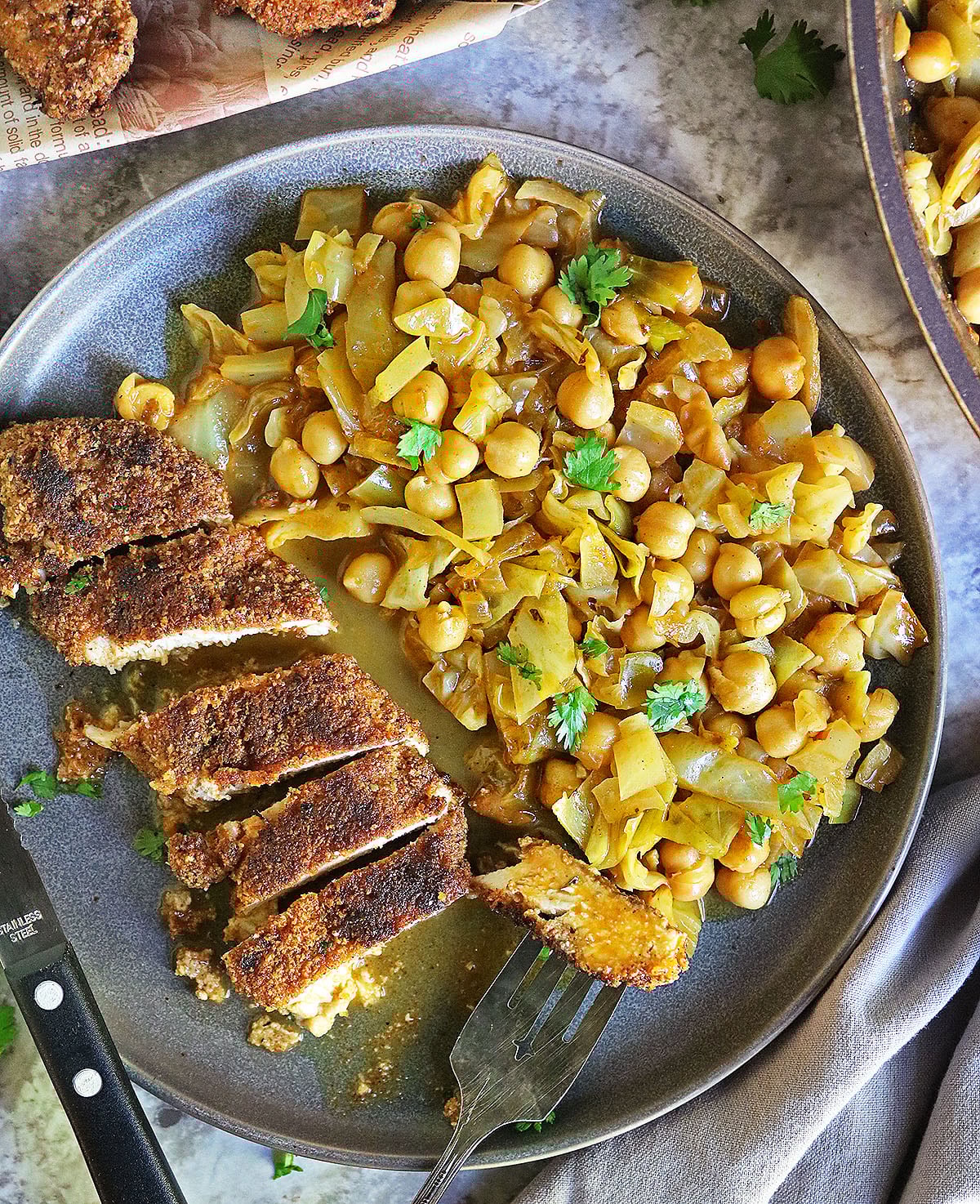 Crispy Chicken with Cabbage and Chickpeas Dinner