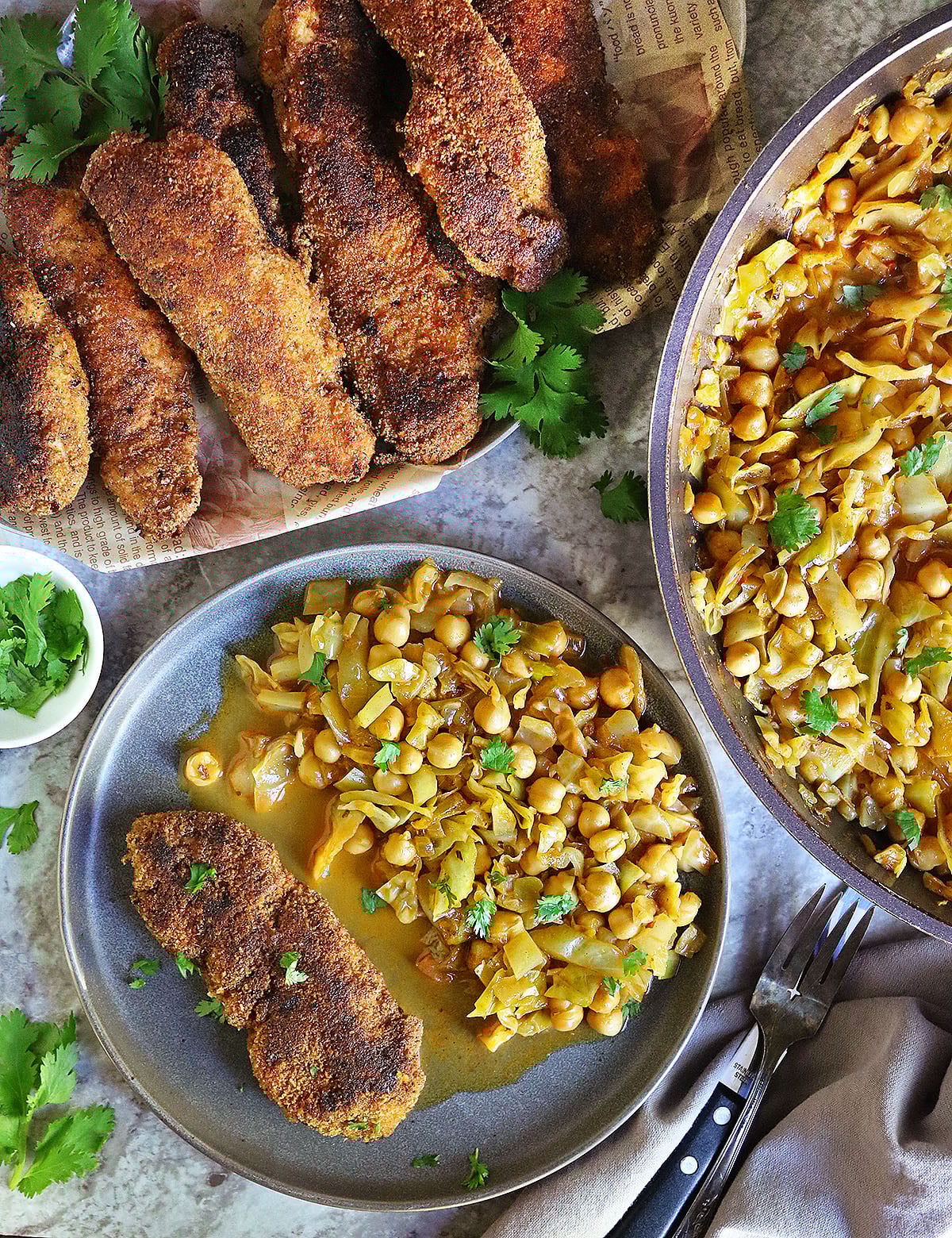 Delicious Crispy Chicken with Cabbage and Chickpeas